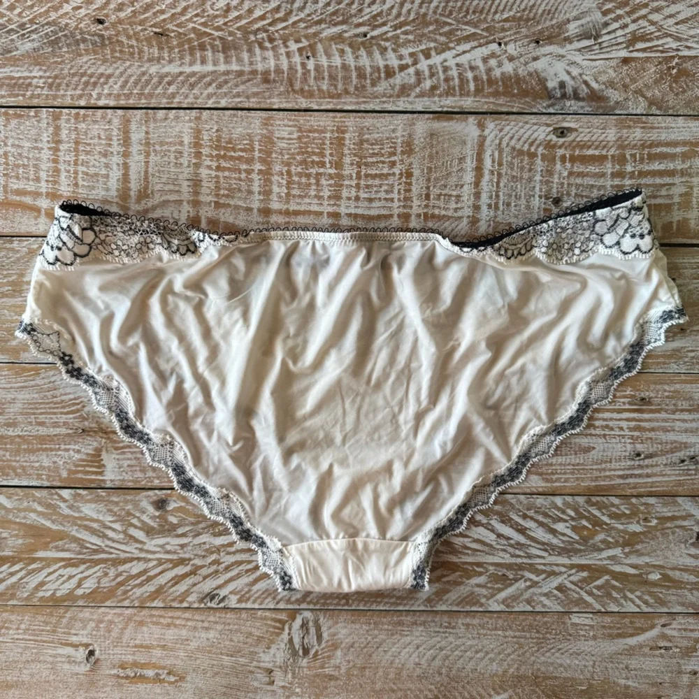 💟 Victoria’s Secret 36C Bra & Large Panty Set💟 - Picture 6 of 14